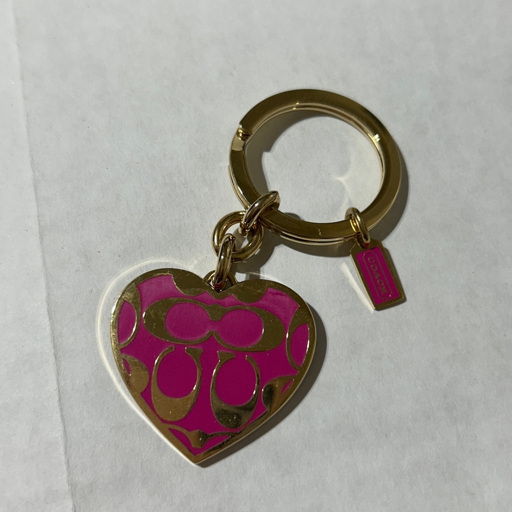 NWOT. Coach signature heart and gold keychain with key fob charm (retire…